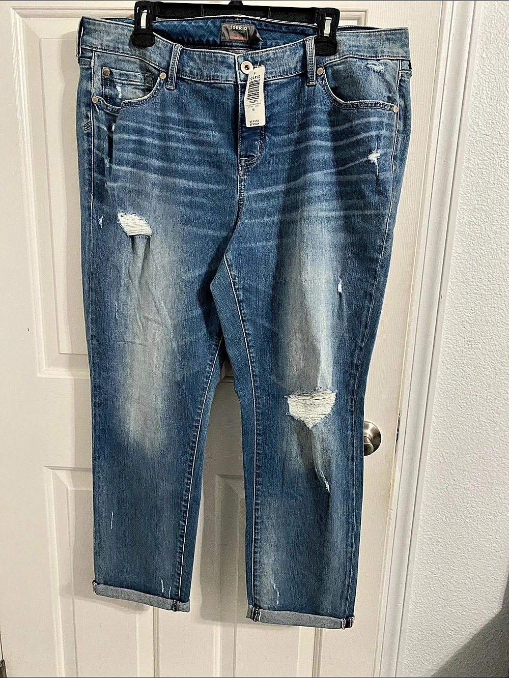 Torrid Vintage Stretch Distressed boyfriend straight Jeans in Blue Waist 18 NWT
